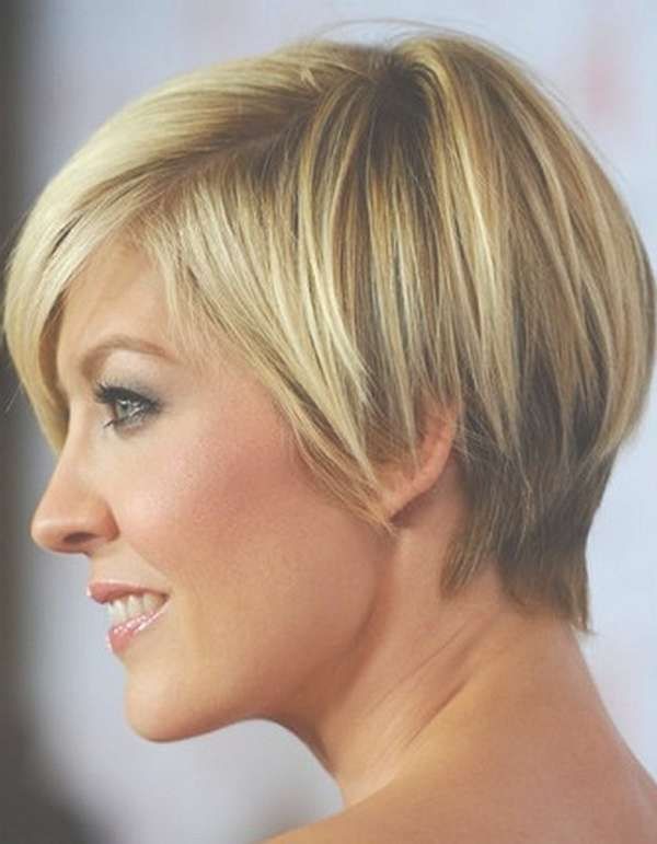 111 Hottest Short Hairstyles For Women 2018 – Beautified Designs In Short Layered Bob Haircuts For Thick Hair (View 10 of 15)