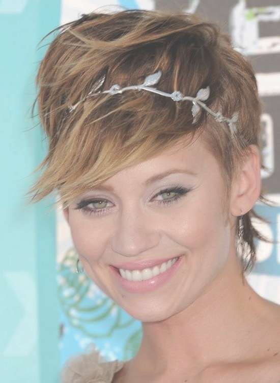 50 Messy Short Bob Hairstyle To Make You Look Uber Chic With Regard To Bob Hairstyles With Headband (View 7 of 15)