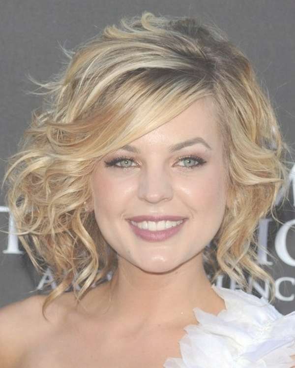 111 Best Layered Haircuts For All Hair Types [2018] – Beautified For Best And Newest Curly Medium Hairstyles For Round Faces (View 4 of 25)