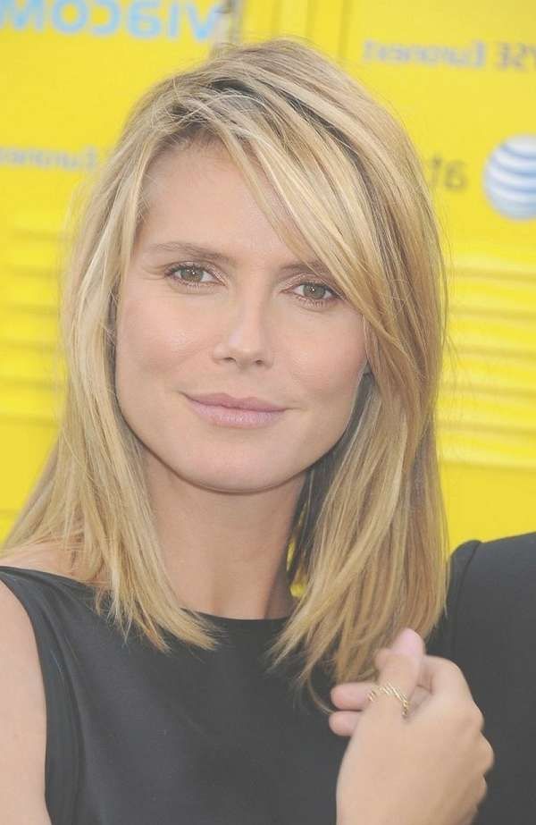 111 Best Layered Haircuts For All Hair Types [2018] – Beautified Within Most Popular Medium Hairstyles Side Fringe (View 5 of 25)