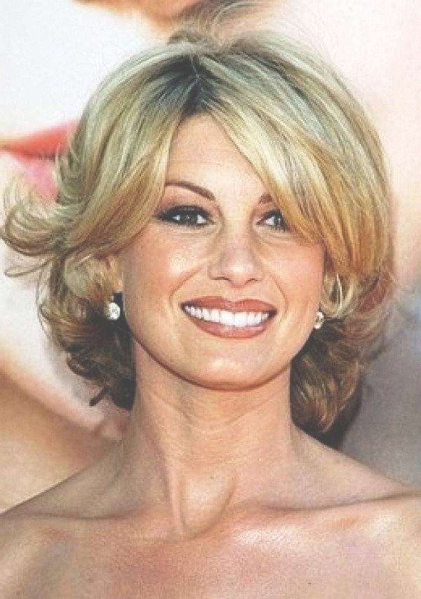 111 Hottest Short Hairstyles For Women 2018 – Beautified Designs Throughout Most Popular Medium Hairstyles For Thick Hair Over 40 (Photo 10 of 15)