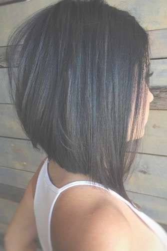 17 Modèles De Cheveux Mi Longs Les Plus Populaires | Hair Style Within Angled Bob Haircuts (View 16 of 25)