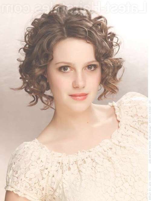 18 Gorgeous Medium Length Curly Hairstyles For Women In 2018 Pertaining To Latest Curly Medium Hairstyles (Photo 8 of 25)