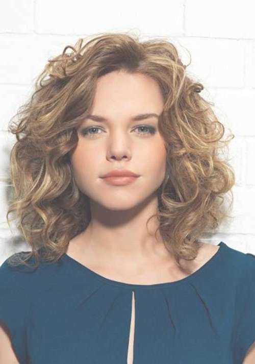 19 Short To Medium Cuts For Curly And Wavy Hair 2018 | Hairstyle Guru Intended For Current Spunky Medium Hairstyles (Photo 11 of 15)