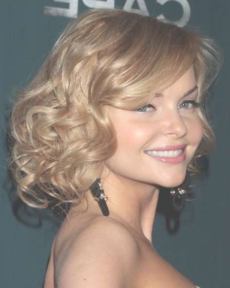 2014 Medium Wavy Curly Hairstyle With Side Swept Bangs For Women Pertaining To Recent Side Swept Medium Hairstyles (View 11 of 15)