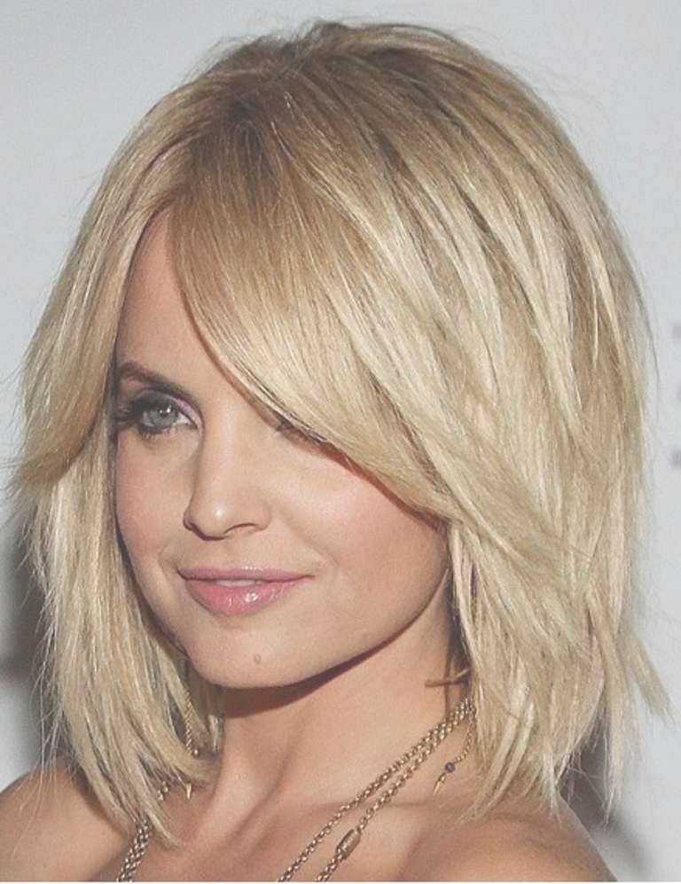25 Beautiful Medium Length Haircuts For Round Faces » Wassup Mate With Regard To 2018 Short Medium Haircuts For Round Faces (Photo 5 of 25)