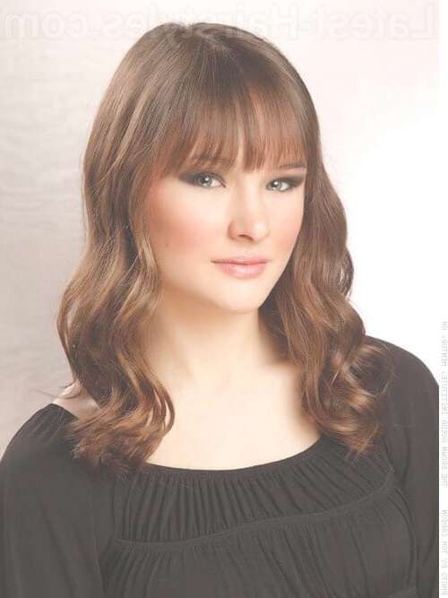 28 Effortlessly Chic Medium Length Wavy Hairstyles Inside Most Recently Old Hollywood Medium Hairstyles (Photo 21 of 25)