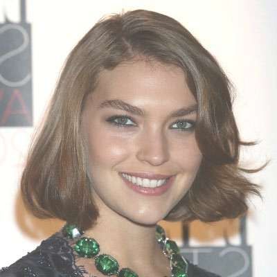 3 Celebrity Hairstyles For Medium Hair For Current Karlie Kloss Medium Haircuts (View 12 of 25)