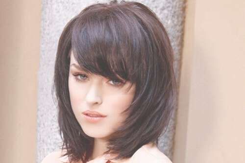38 Chic Medium Shag Hairstyles & Haircuts For Women 2018 Inside 2018 Medium Hairstyles With Bangs For Round Faces (Photo 22 of 25)