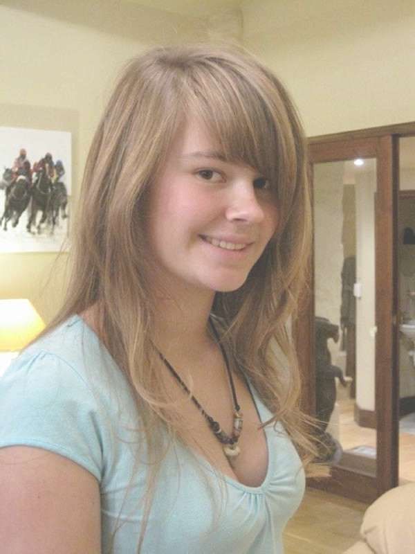 40 Drop Dead Gorgeous Medium Layered Hairstyles – Slodive Inside Most Recently Medium Haircuts Side Bangs (Photo 22 of 25)