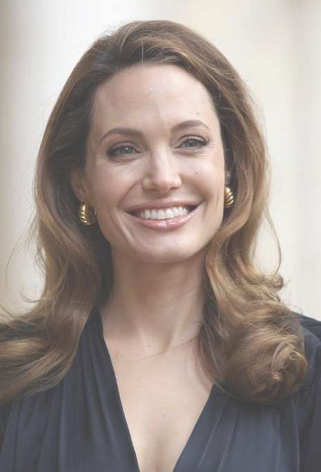 Angelina Jolie Layered Long Hairstyle: Long Wavy Hair Style Throughout Most Popular Angelina Jolie Medium Hairstyles (Photo 11 of 15)
