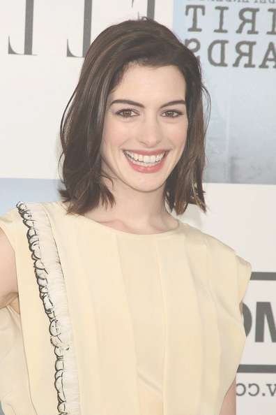 Anne Hathaway's Shoulder Length Hair – Medium Shoulder Length Inside Current Anne Hathaway Medium Haircuts (View 10 of 25)