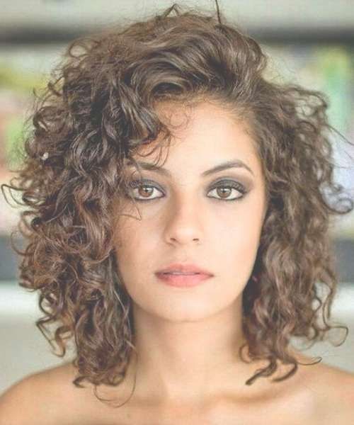 Best 25+ Shoulder Length Curly Hairstyles Ideas On Pinterest With Regard To Best And Newest Curly Medium Hairstyles (Photo 10 of 25)