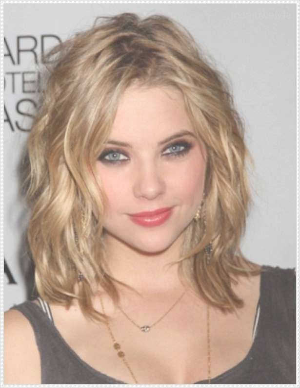 Best Medium Length Haircut For Round Face Straight Hair Regarding 2018 Medium Haircuts For Curly Hair And Round Face (Photo 1 of 25)