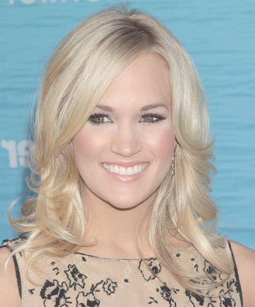 Carrie Underwood Medium Wavy Formal Hairstyle With Side Swept Throughout Recent Carrie Underwood Medium Hairstyles (Photo 1 of 25)