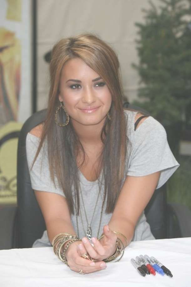 Celebrity Hairstyles: Demi Lovato Long Straight Hairstyle, Demi For Most Popular Demi Lovato Medium Haircuts (Photo 8 of 25)