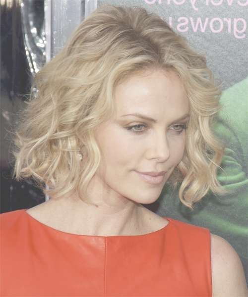 Charlize Theron Hairstyles In 2018 Pertaining To Most Recently Charlize Theron Medium Haircuts (View 15 of 15)