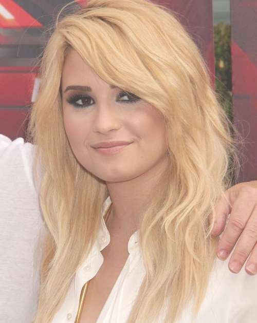 Demi Lovato Blonde Layered Hairstyle – Casual, Beach, Everyday For Current Demi Lovato Medium Hairstyles (View 23 of 25)