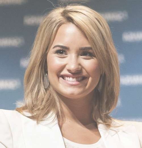 Demi Lovato Blonde Medium Length Hairstyle – Casual, Everyday Inside Most Current Demi Lovato Medium Hairstyles (Photo 8 of 25)