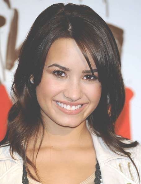 Demi Lovato Medium Layered Cut – Shoulder Length Hairstyles With Newest Demi Lovato Medium Hairstyles (Photo 2 of 25)