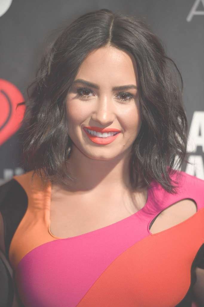 Demi Lovato Medium Wavy Cut – Shoulder Length Hairstyles Lookbook Regarding Most Current Demi Lovato Medium Hairstyles (Photo 18 of 25)