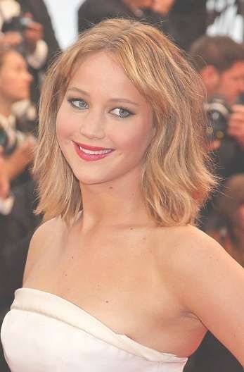 Hairstyles: Jennifer Lawrence – Medium Layered Hairstyle In Latest Jennifer Lawrence Medium Haircuts (Photo 21 of 25)