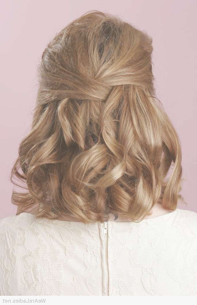 Half Up Half Down Curly Hairstyle For Medium Length Hair Throughout Best And Newest Wedding Half Up Medium Hairstyles (View 25 of 25)