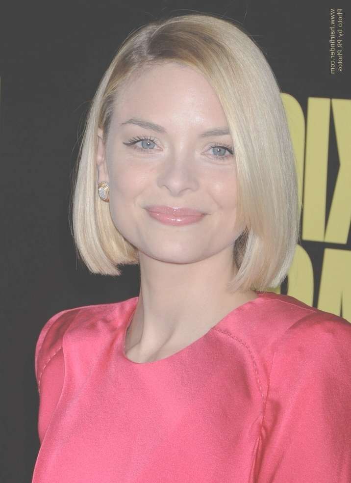 Jaime King's Easy Bob Haircut With Her Hair Halfway Upon Her Neck Within Neck Length Bob Haircuts (View 14 of 25)