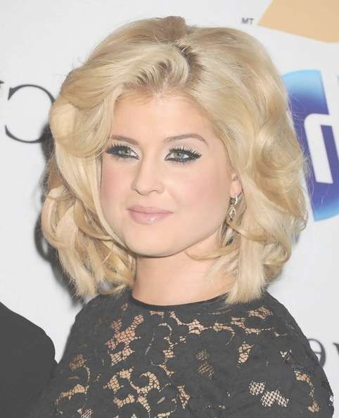 Kelly Osbourne Hairstyles: Feathered Haircut – Popular Haircuts Throughout Most Popular Kelly Osbourne Medium Haircuts (View 13 of 25)