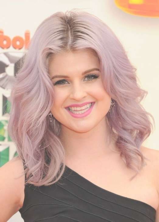 Kelly Osbourne Trendy Medium Wavy Hairstyles – Popular Haircuts Throughout Most Recently Kelly Osbourne Medium Haircuts (View 3 of 25)