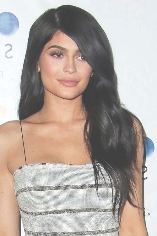 Kylie Jenner's Hairstyles & Hair Colors | Steal Her Style With Most Recent Kylie Jenner Medium Haircuts (View 18 of 25)