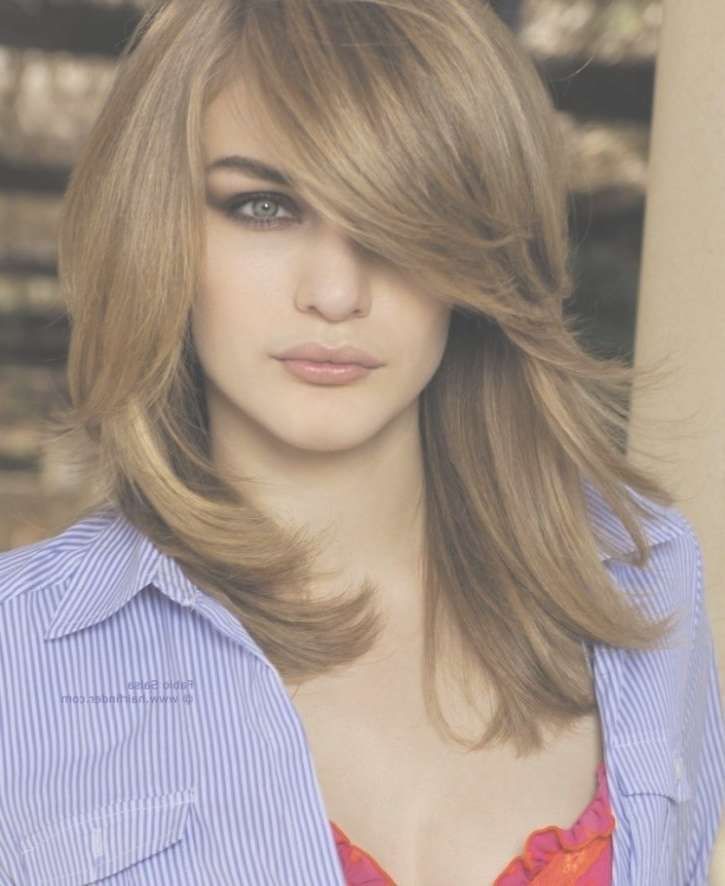Medium Haircuts For Round Faces | Hairjos With Latest Trendy Medium Haircuts For Round Faces (Photo 14 of 25)