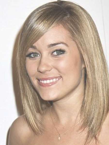 Perfect Medium Length Hairstyles If You Have An Oval Face With Current Medium Haircuts For Women With Oval Face (Photo 18 of 25)