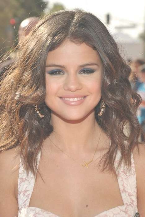 Selena Gomez Hairstyles – Celebrity Latest Hairstyles 2016 Inside Latest Selena Gomez Medium Hairstyles (View 15 of 15)