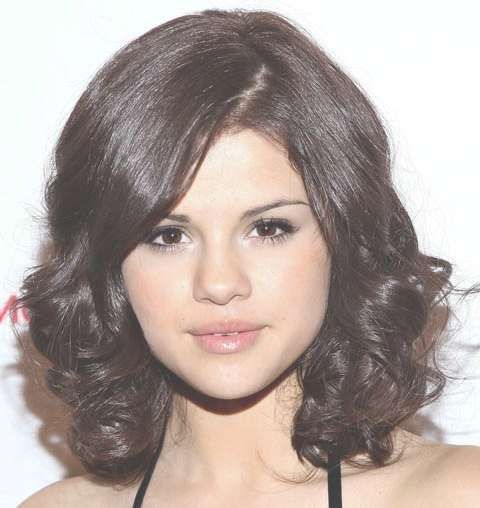 Selena Gomez Hairstyles?formal Medium Wavy Hairstyle For Square Inside Recent Medium Hairstyles For Square Faces With Bangs (Photo 20 of 25)