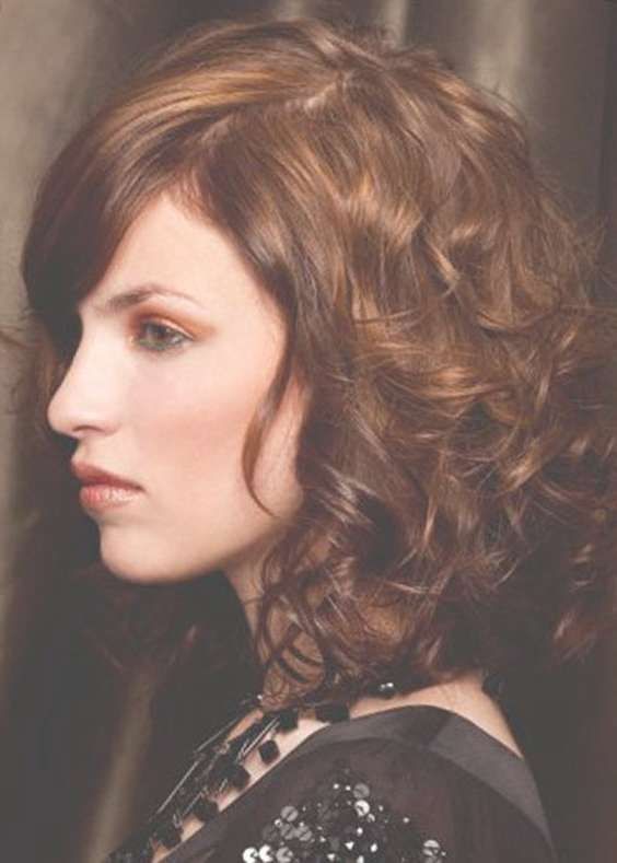 Versatile Medium Curly Hairstyles For Any Face And Any Age Within Newest Carrie Bradshaw Medium Haircuts (View 23 of 25)