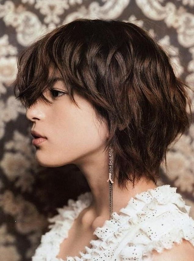 30 Short Wavy Hairstyles For Bouncy Textured Looks For 2018 Shaggy Brown Hairstyles (Photo 4 of 15)