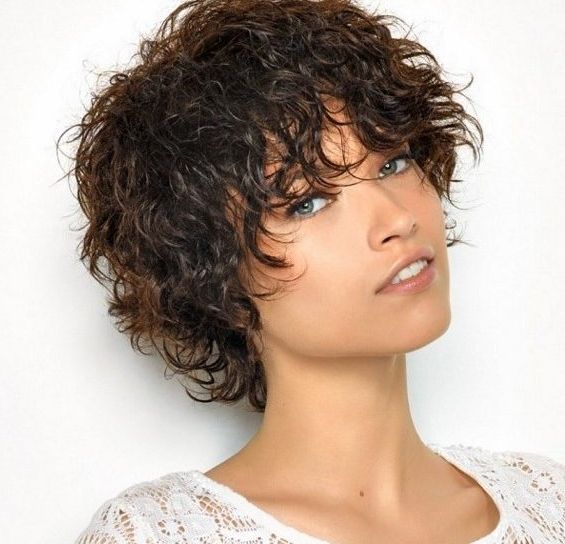 Short Formal Shaggy Hairstyles With Bangs For Wavy Blonde Hair For 2018 Shaggy Hairstyles For Thick Curly Hair (Photo 7 of 15)