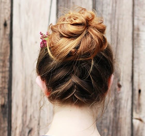 40 Quick And Easy Updos For Medium Hair For Most Popular Messy Updos For Medium Hair (View 9 of 15)