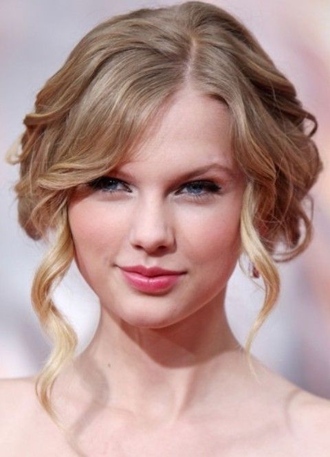 Taylor Swift Hairstyles: Romantic Updo For Wedding – Pretty Designs Throughout Most Popular Romantic Updo Hairstyles (View 13 of 15)