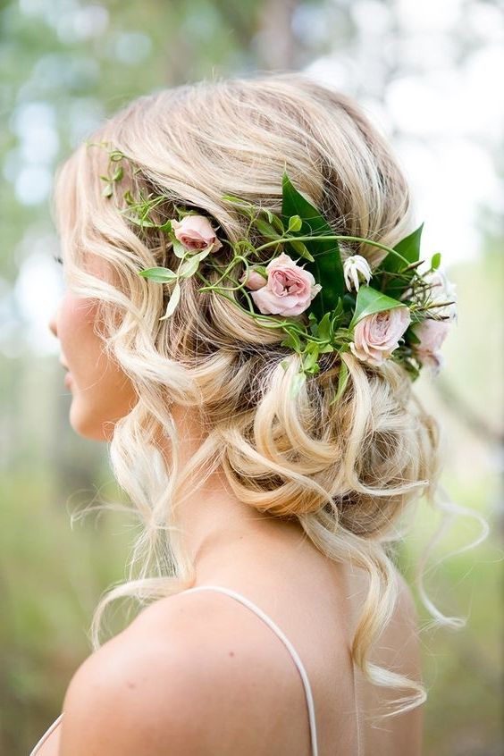 17 Amazing Wedding Hairstyles With Flowers – Parfum Flower Company With Roses Wedding Hairstyles (Photo 5 of 15)