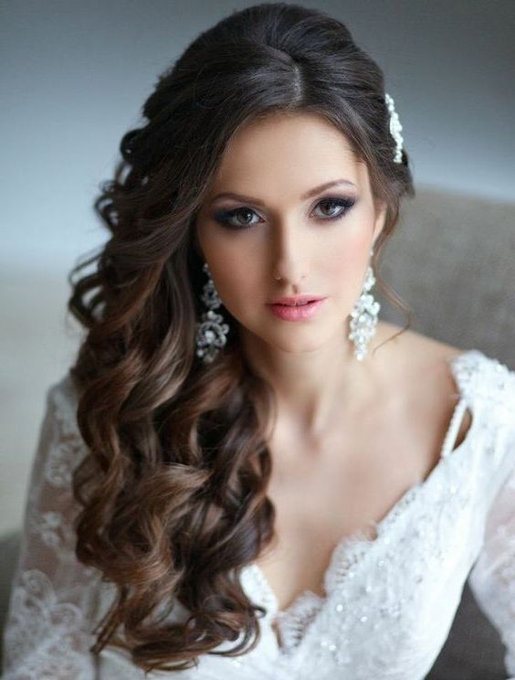 34 Elegant Side Swept Hairstyles You Should Try – Weddingomania With Regard To Wedding Hairstyles For Long Hair To The Side (View 7 of 15)