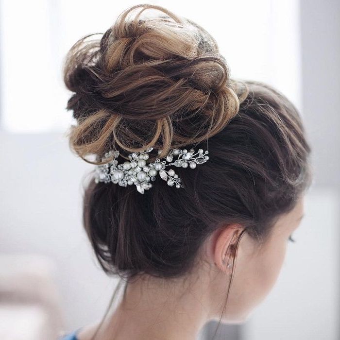 36 Messy Wedding Hair Updos For A Gorgeous Rustic Country Wedding To In Country Wedding Hairstyles For Bridesmaids (View 9 of 15)