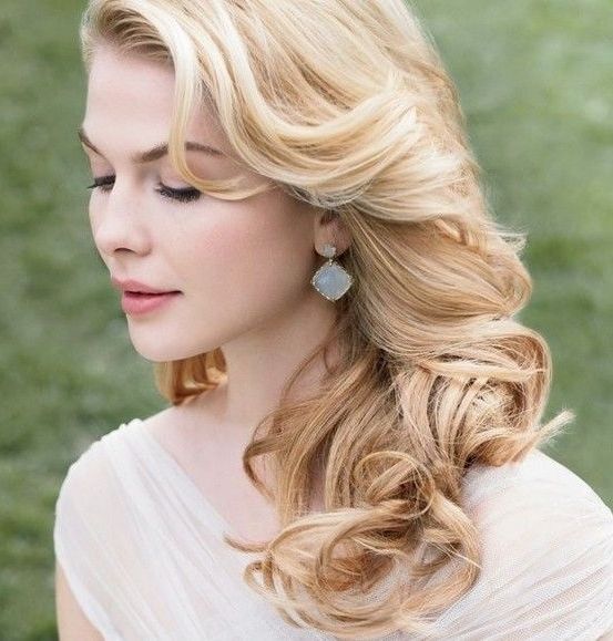 Brilliant Loose Curly Wedding Hairstyles | Wedding Hairstyles Throughout Curls To The Side Wedding Hairstyles (View 11 of 15)