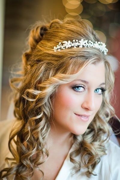 Curly Elegant Wedding Hairstyles – Weddingwoow – Weddingwoow With Regard To Curly Medium Length Hair Wedding Hairstyles (View 11 of 15)