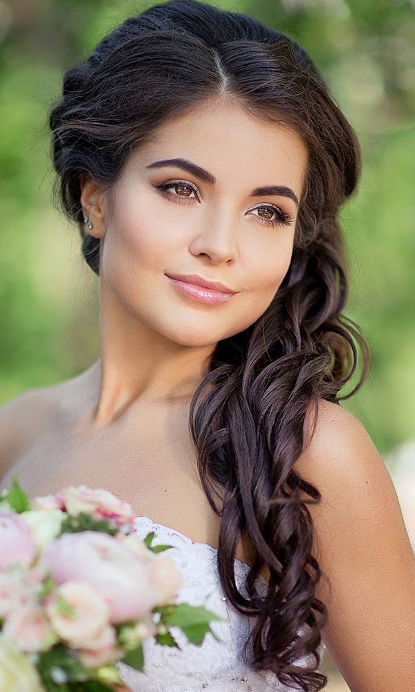 Trubridal Wedding Blog | 30 Wedding Hairstyles – Romantic Bridal Regarding Pulled To The Side Wedding Hairstyles (View 6 of 15)