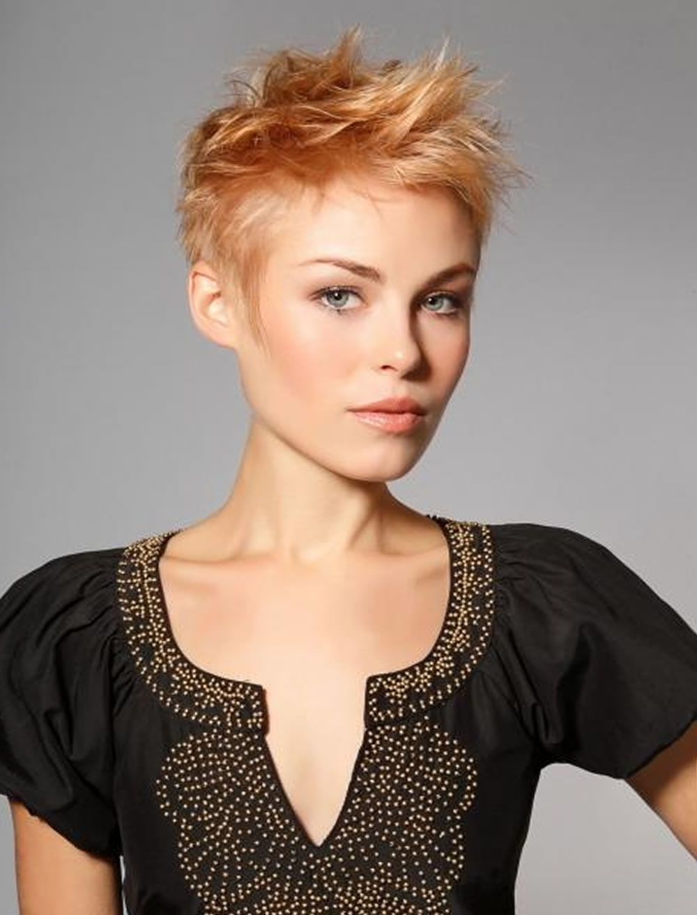 30 Stylish Tapered Short Hairstyles To Look Bold And Elegant Pertaining To Best And Newest Rose Gold Pixie Haircuts (View 7 of 15)