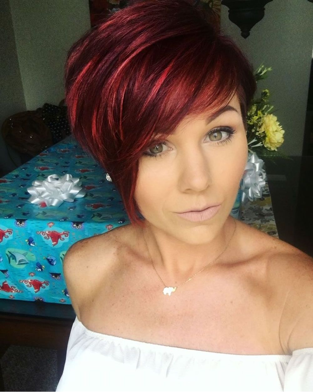 Two Tone Asymmetrical Short Hair 2018 – Hairstyles With Regard To Most Recent Two Tone Pixie Haircuts (Photo 15 of 15)