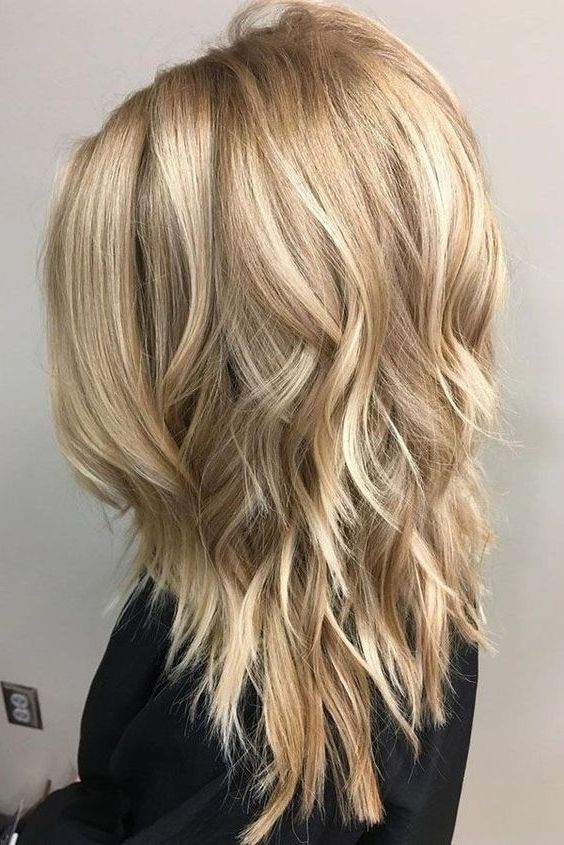 10 Messy Medium Hairstyles For Thick Hair, Women Medium Haircuts 2018 With Regard To Shaggy Chin Length Blonde Bob Hairstyles (View 6 of 25)