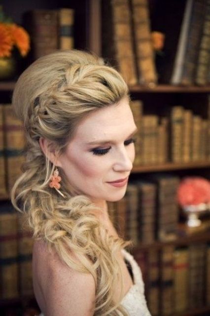 34 Elegant Side Swept Hairstyles You Should Try – Weddingomania With Side Braid Hairstyles For Curly Ponytail (Photo 24 of 25)